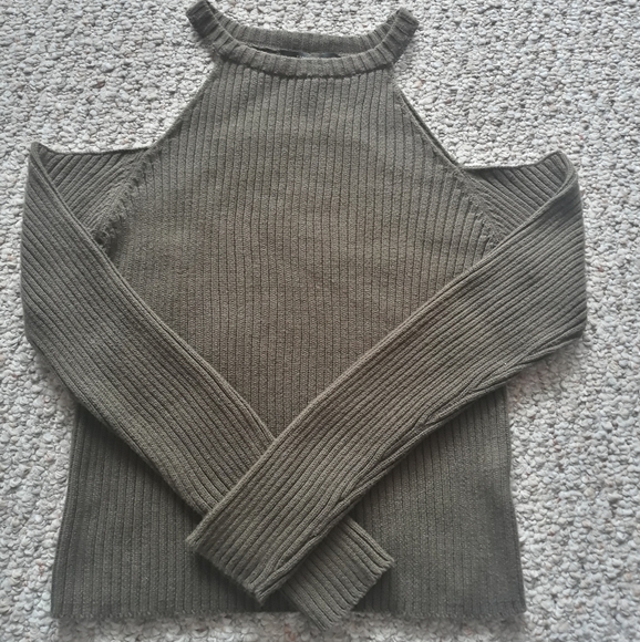 Cold shoulder sweater - Picture 1 of 4